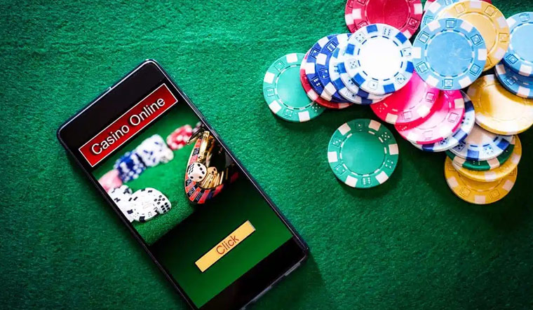Pros in Playing Casino Games Online